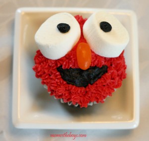 Elmo Cupcakes - Mom vs the Boys