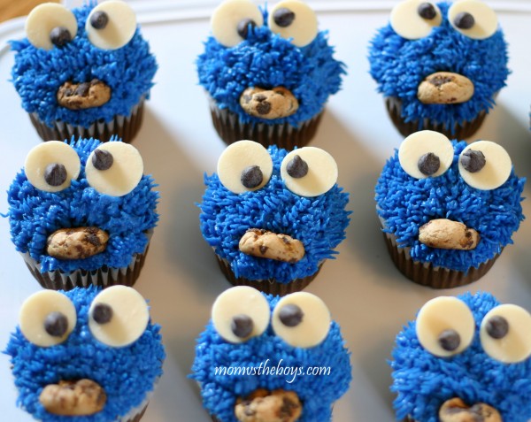 Cookie Monster Cupcakes - Mom vs the Boys