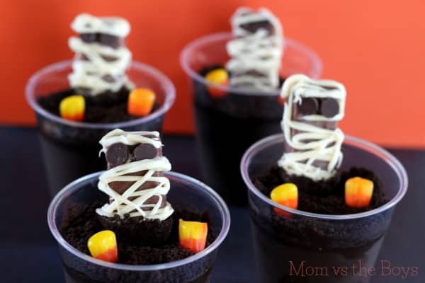 COFFIN CRISP Mummies in a Graveyard Halloween Treat!