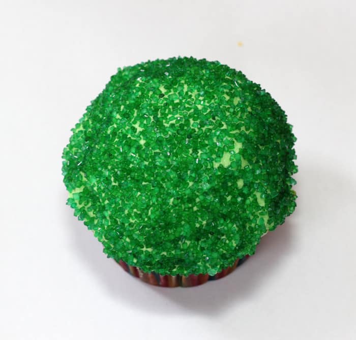 green-frog-cupcake-1