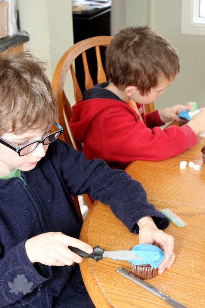 kids making cupcakes