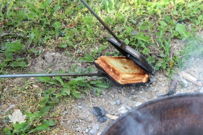 Camping Food: Pizza Pie Irons – Mom vs the Boys