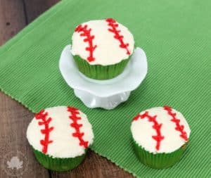 Easy Baseball Cupcakes - Mom vs the Boys